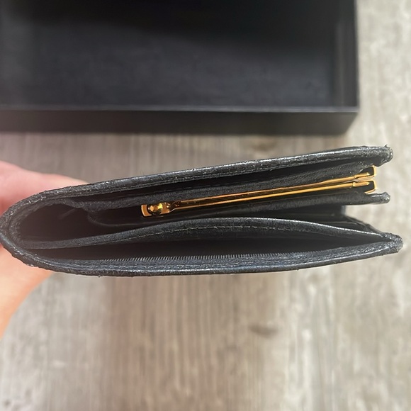 CHANEL interlocking kiss lock CC logo leather quilted wallet - Picture 15 of 17